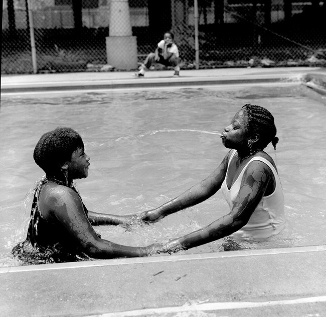 4x5  253  1975 Kids in pool